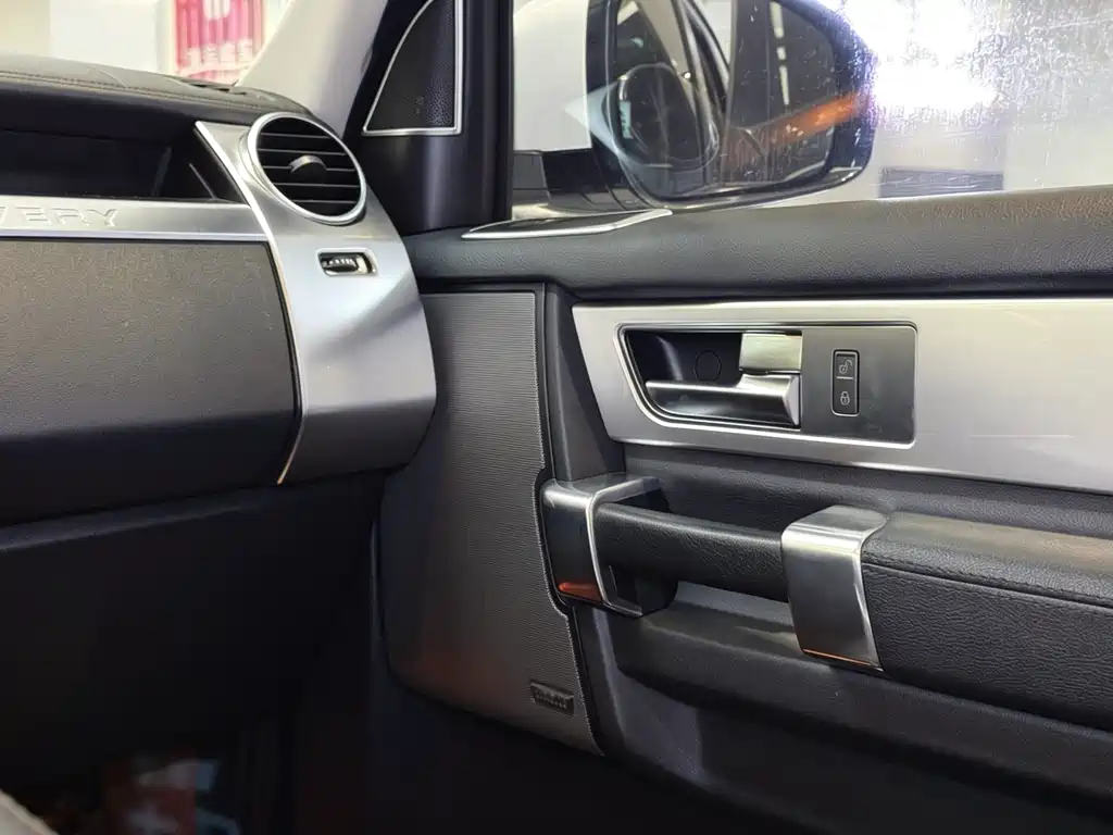 Land Rover Discovery 2016 — фото 18