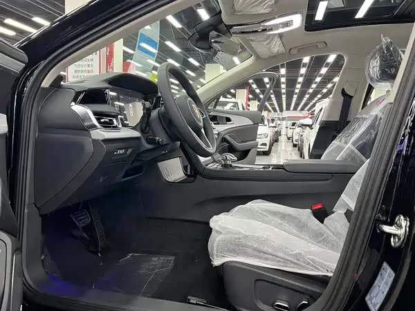 Hongqi H5 2025