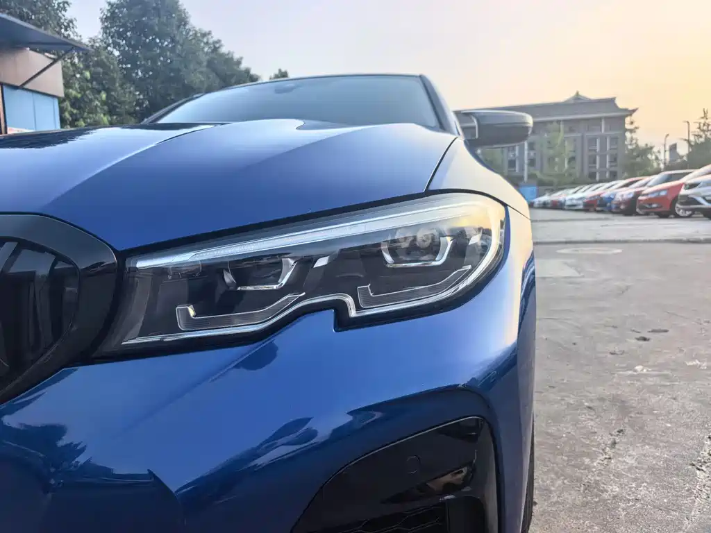 BMW 3 Series 2019 — фото 9