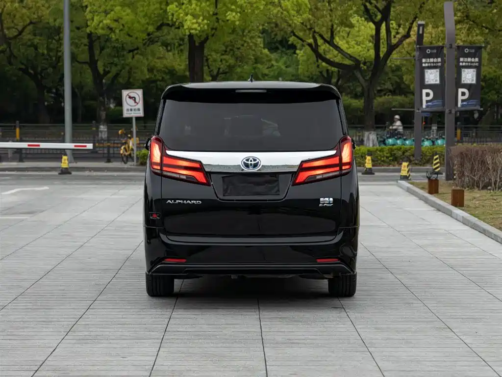 Toyota Alphard 2023 — фото 5