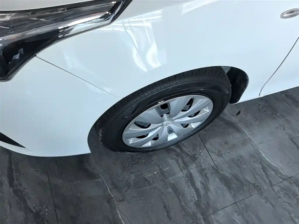 Toyota Yaris L 2021 — фото 23