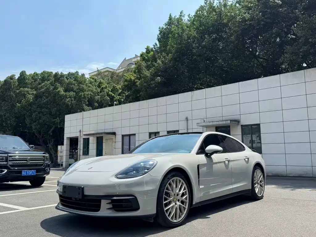 Porsche Panamera 2020 — фото 1