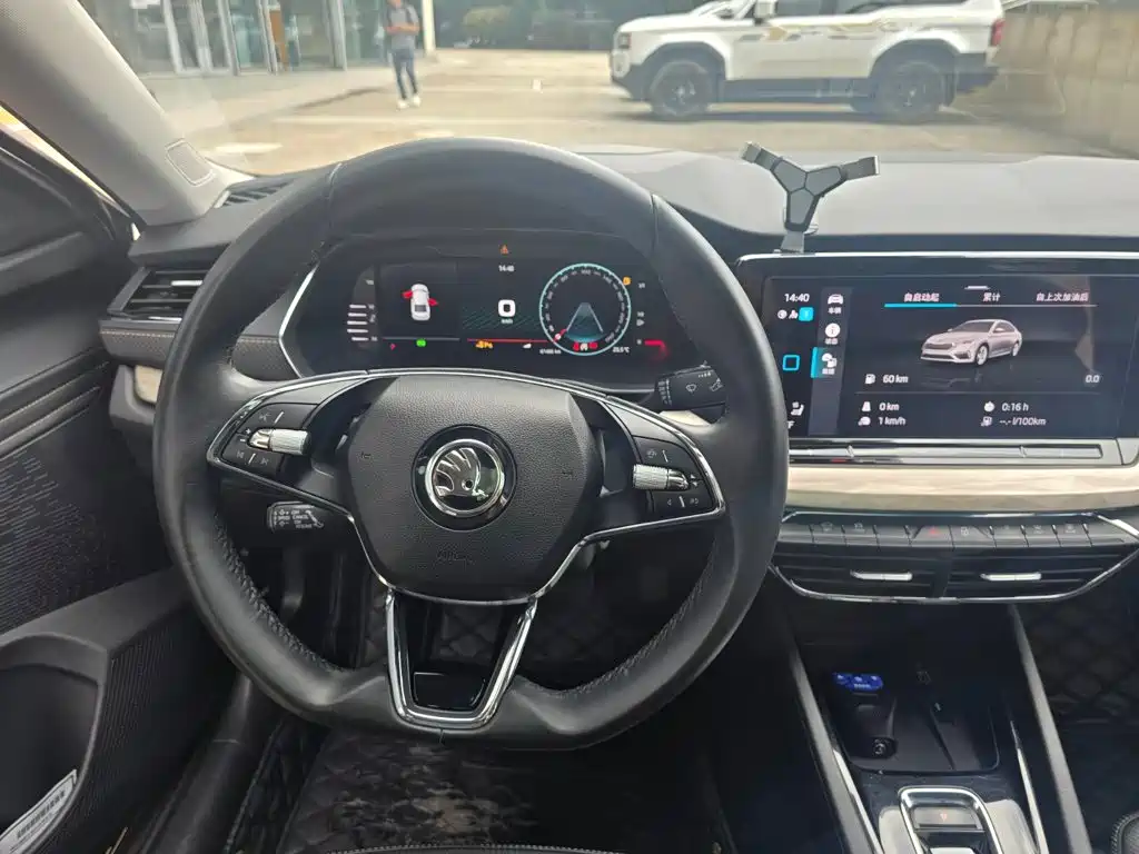 Skoda Octavia 2022 — фото 16