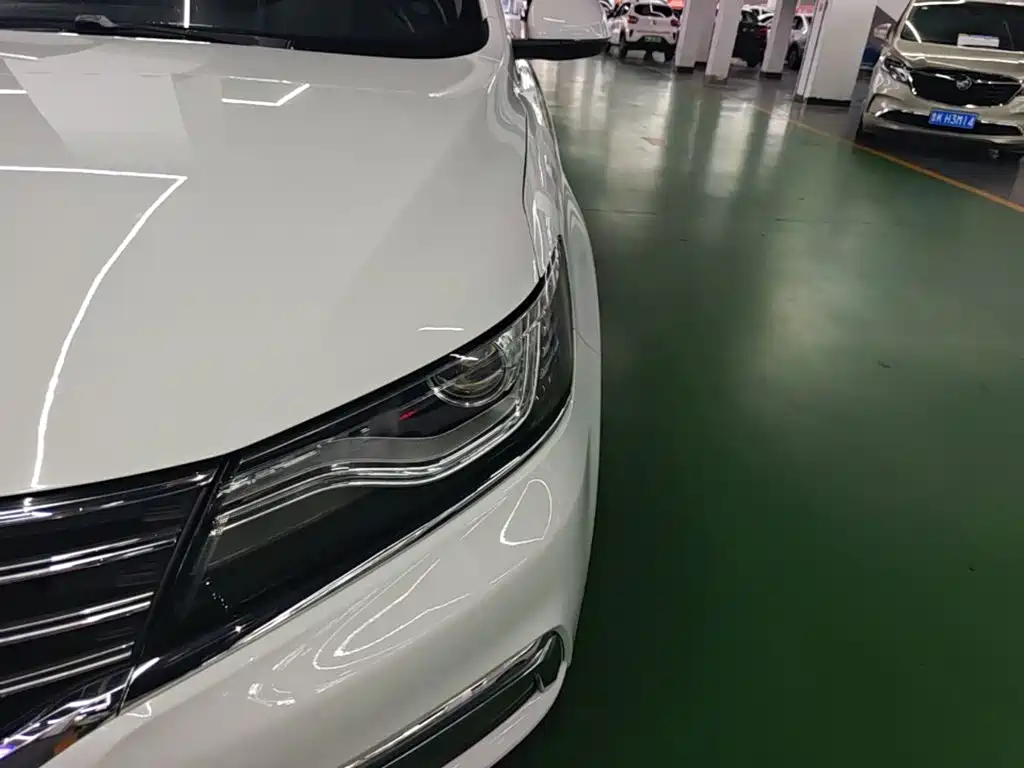 Roewe RX5 2016 — фото 24