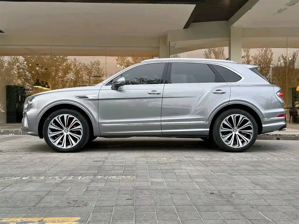 Bentley Bentayga 2022 — фото 3