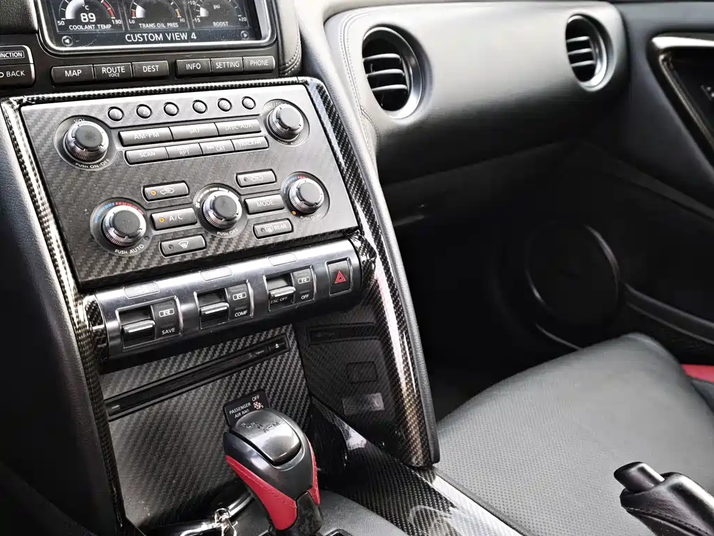 Nissan GT-R 2012 — фото 10