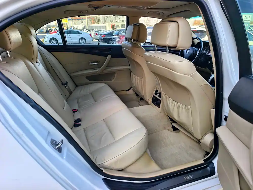 BMW 5 Series 2010 — фото 15