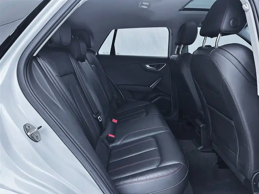 Audi Q2L 2022 — фото 12