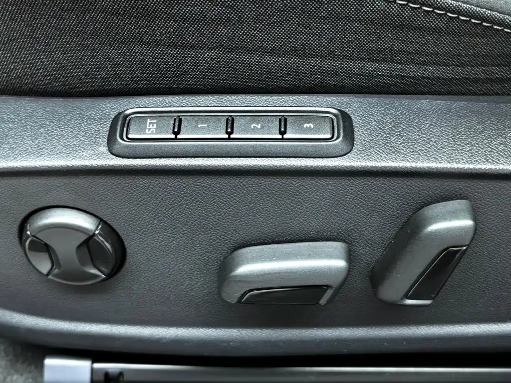 Volkswagen Golf 2023 — фото 15