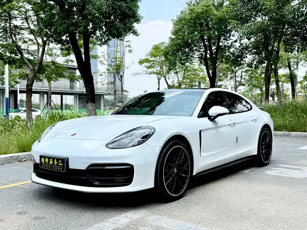 Porsche Panamera 2023