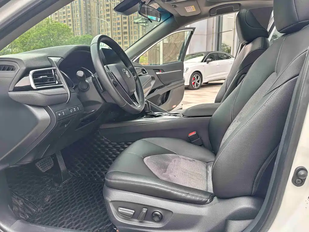 Toyota Camry 2021 — фото 12