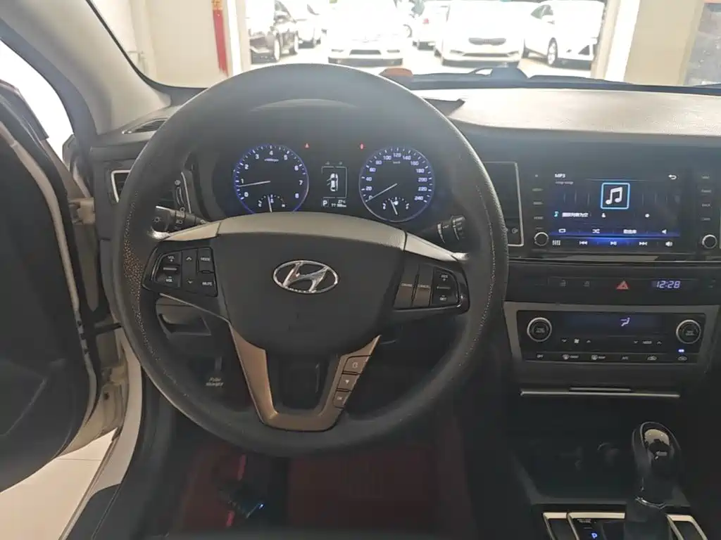 Hyundai Mistra 2015 — фото 7