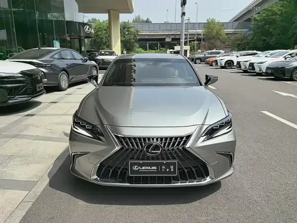 Lexus ES 2024