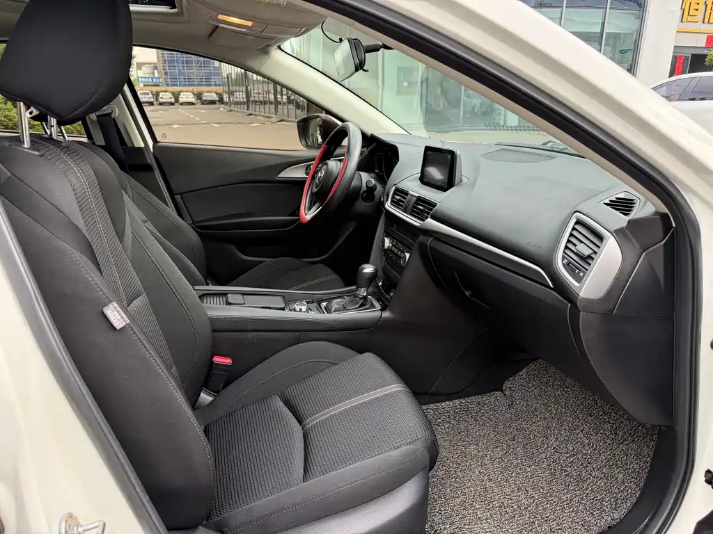 Mazda 3 Axela 2017 — фото 15
