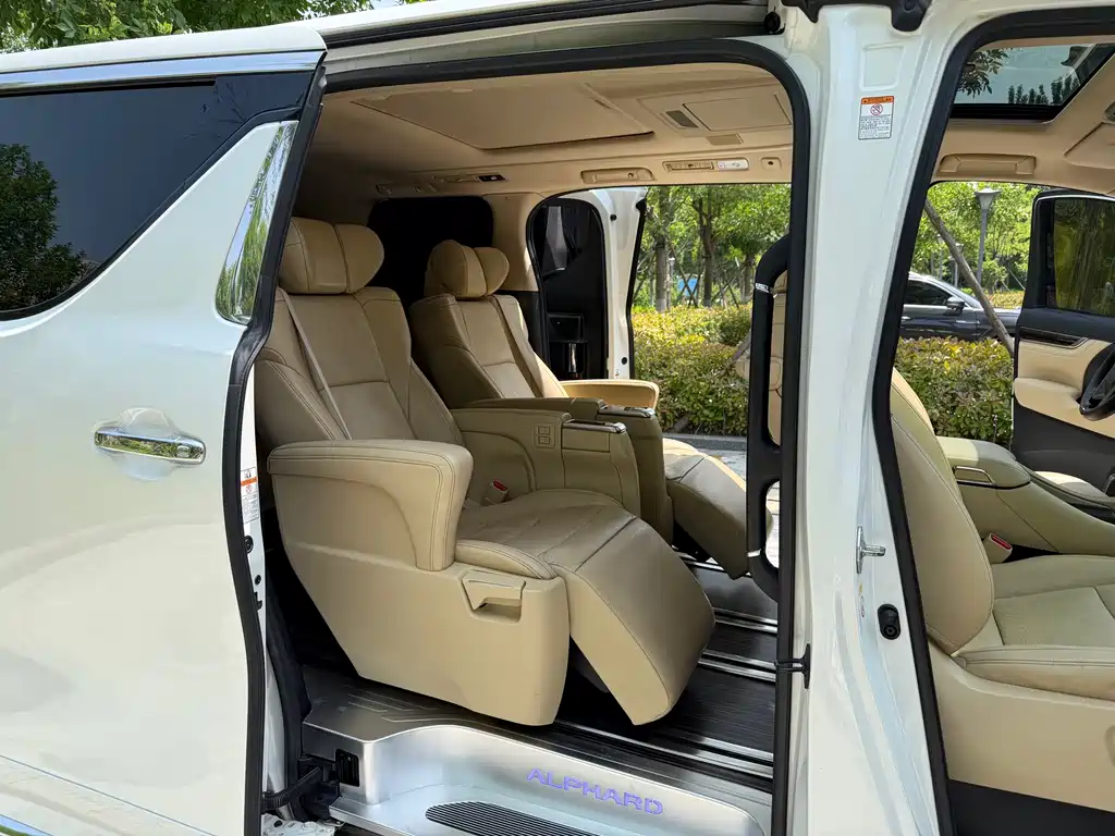 Toyota Alphard 2016 — фото 13