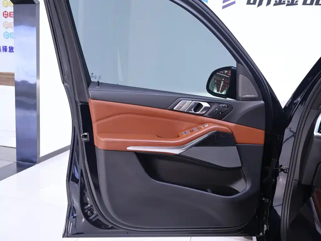 BMW X7 2021 — фото 18