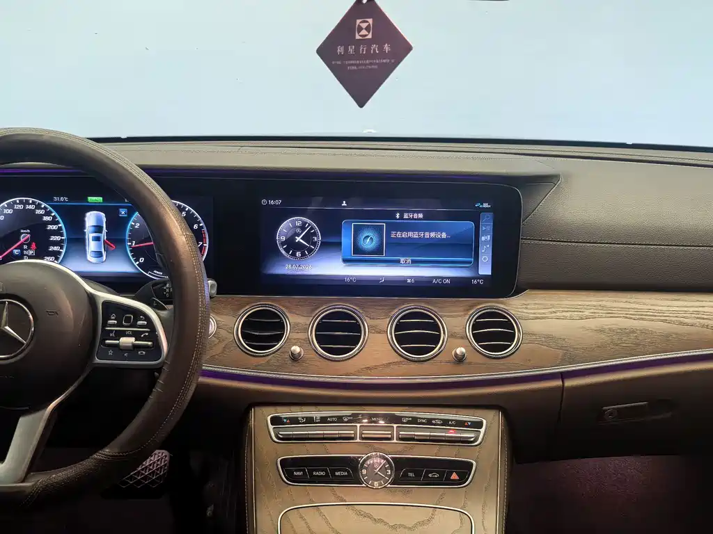 Mercedes-Benz E-Class 2020 — фото 18