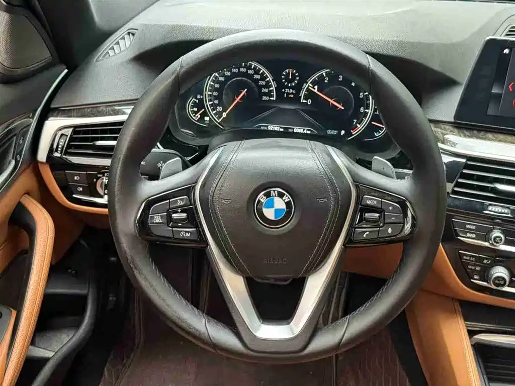 BMW 5 Series 2018 — фото 6