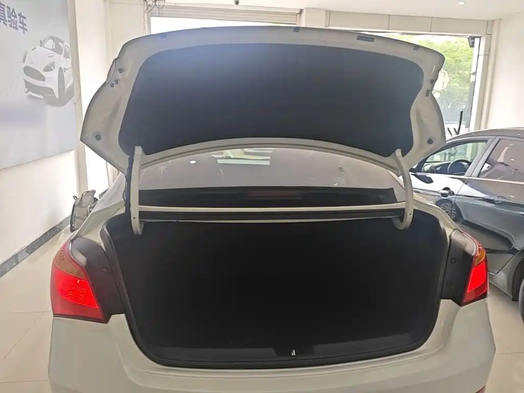 Hyundai Mistra 2015 — фото 15