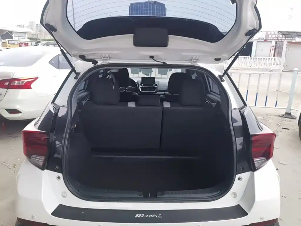 Toyota Yaris L 2021 — фото 19