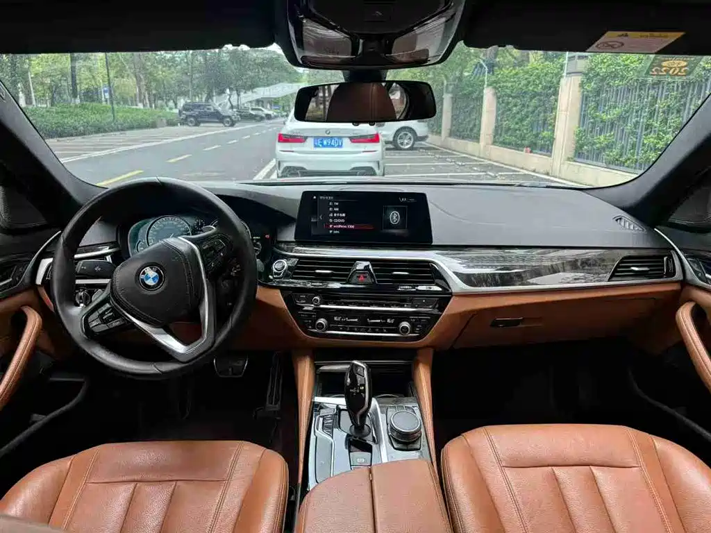 BMW 5 Series 2018 — фото 7