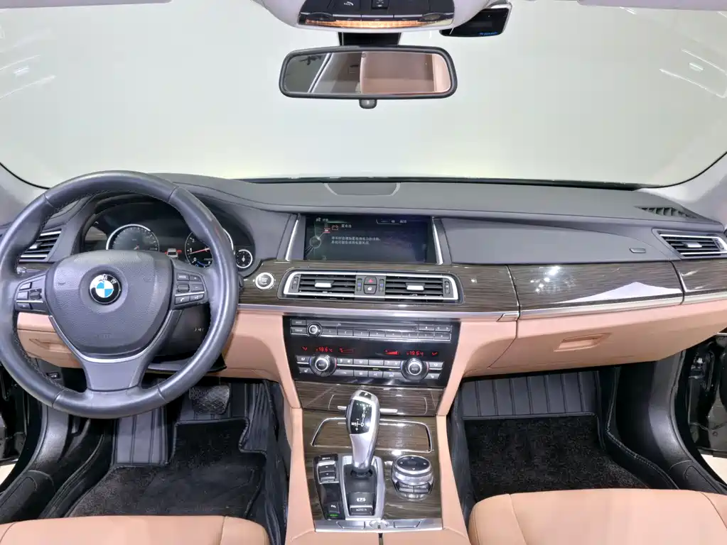 BMW 7 Series 2014 — фото 9