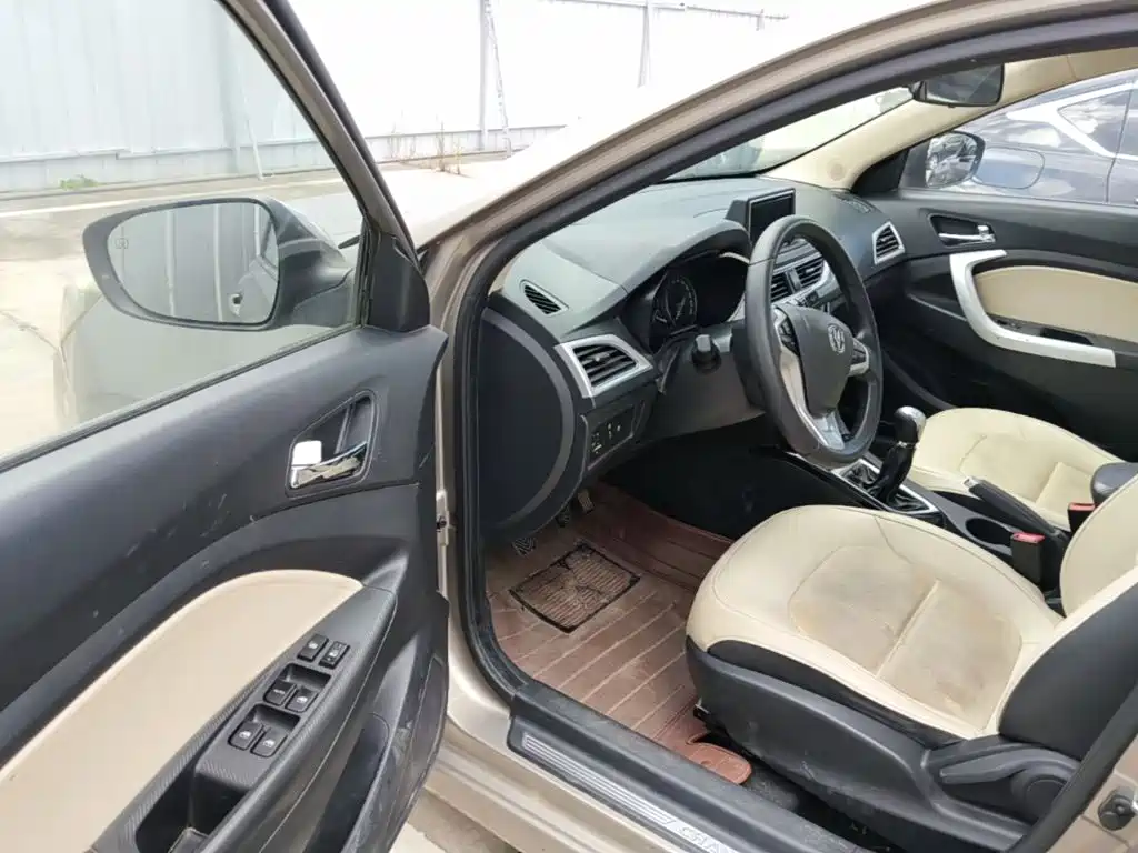 Changan V7 2015 — фото 16