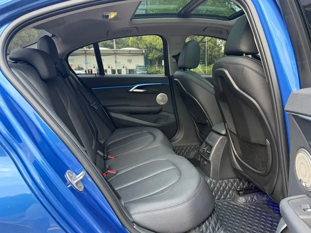 BMW 1 Series 2017 — фото 17