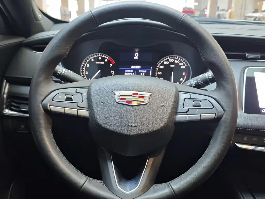 Cadillac XT4 2021 — фото 16