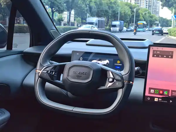 Lynk & Co Z20 2024
