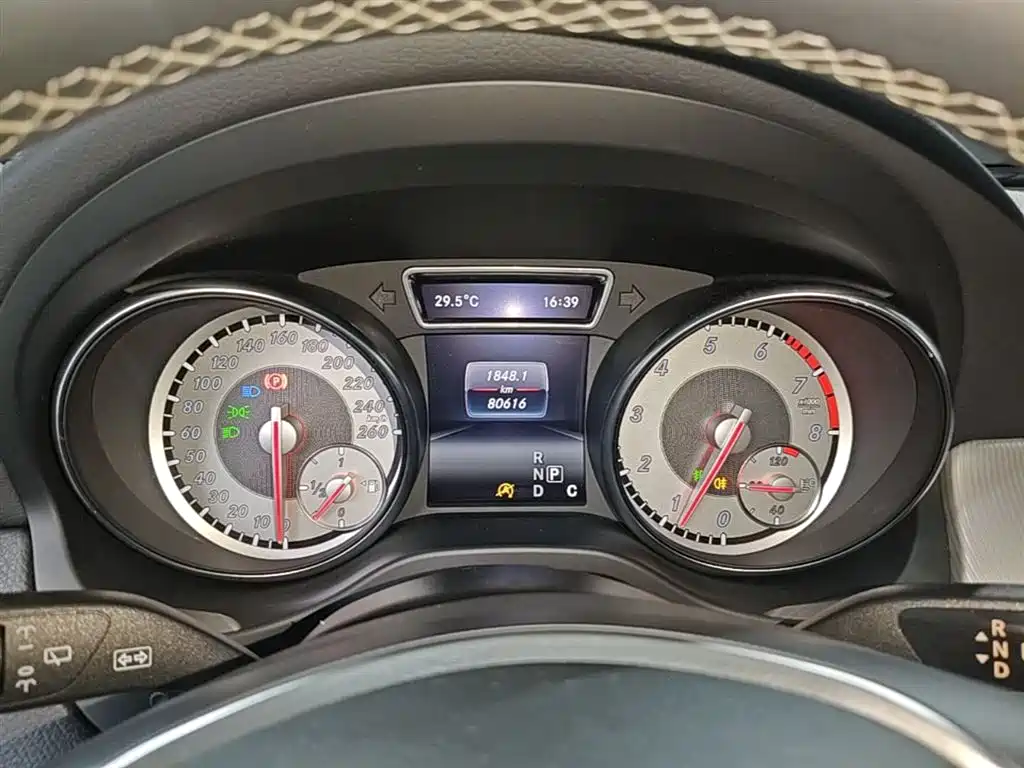 Mercedes-Benz GLA 2016 — фото 12