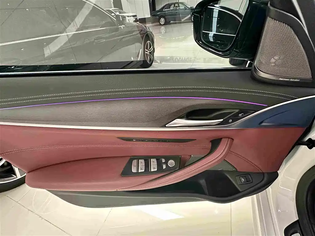 BMW 5 Series 2023 — фото 10