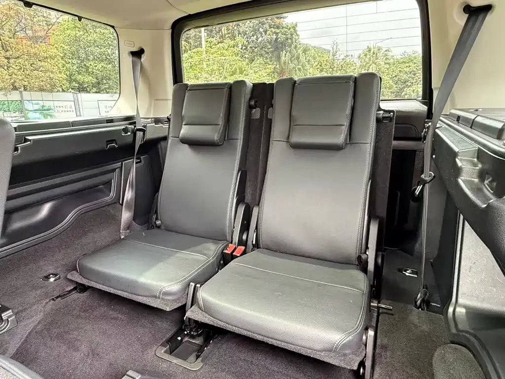 Land Rover Discovery 2015 — фото 10
