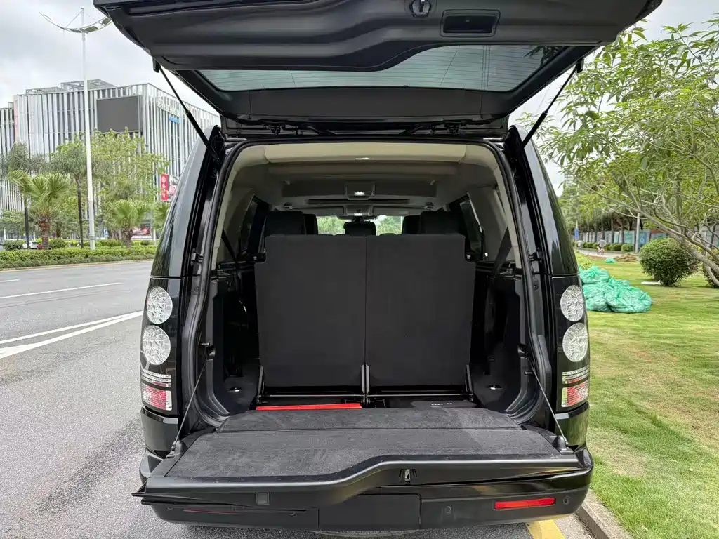 Land Rover Discovery 2015 — фото 17