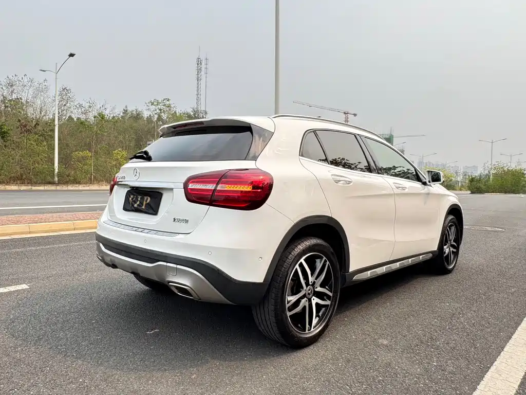 Mercedes-Benz GLA 2018 — фото 14