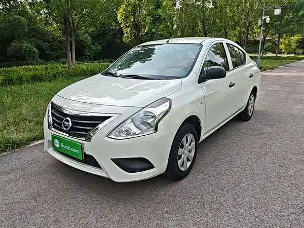 Nissan Sunny 2015