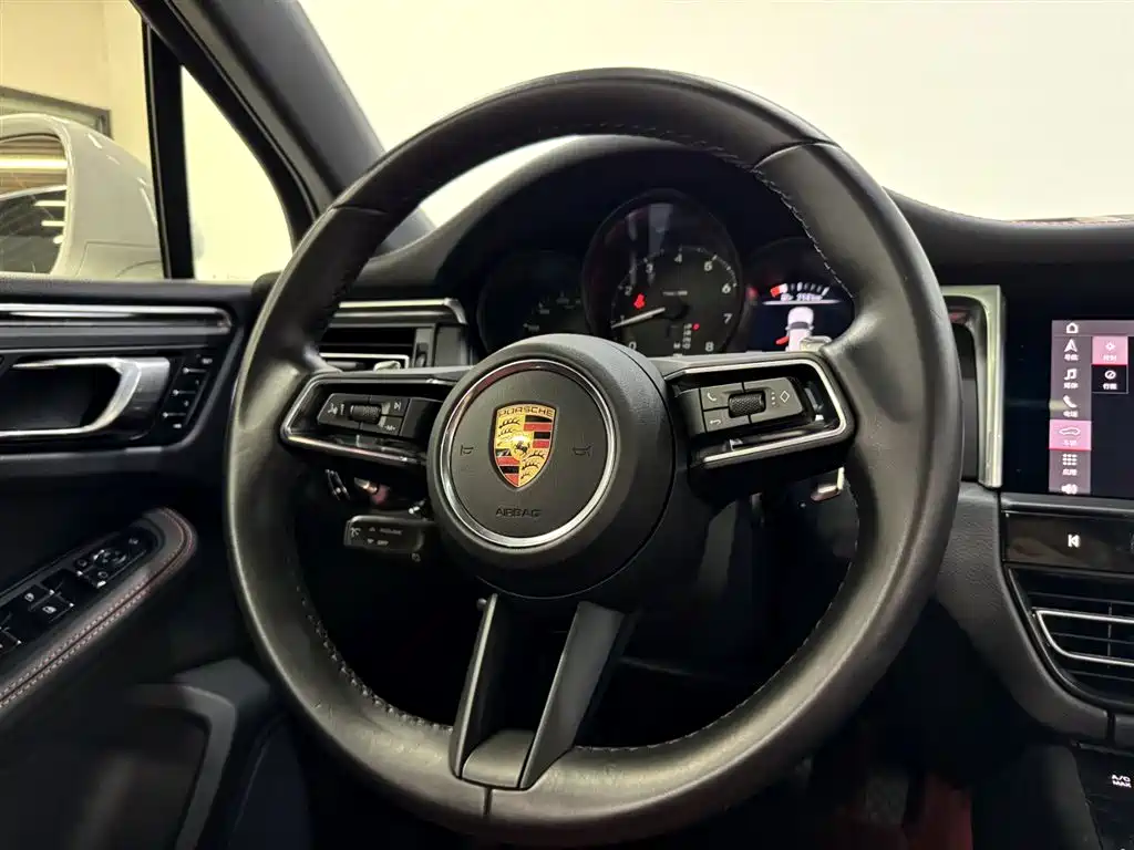 Porsche Macan 2023 — фото 13