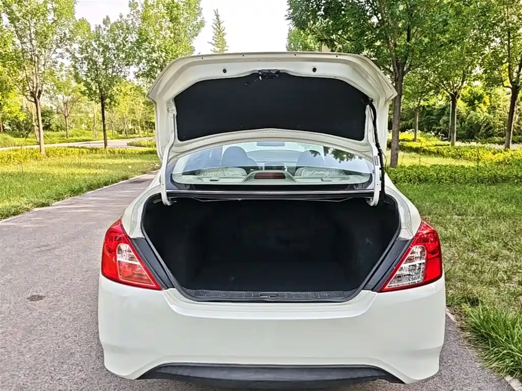Nissan Sunny 2016 — фото 19