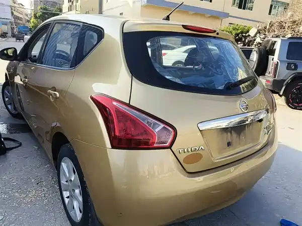 Nissan Tiida 2014