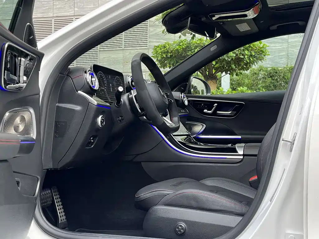 Mercedes-Benz C-Class AMG 2025 — фото 10