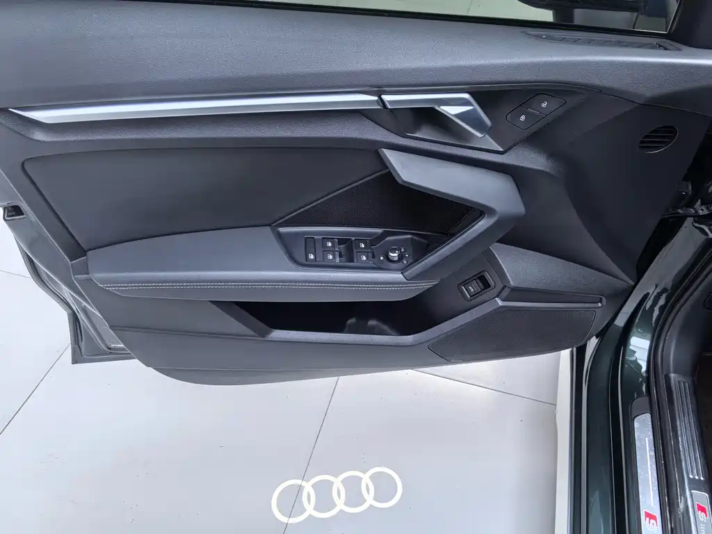 Audi A3 2023 — фото 9