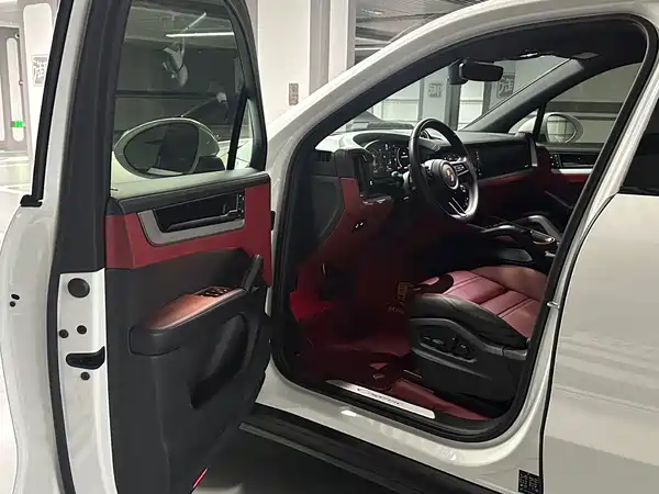 Porsche Cayenne 2025