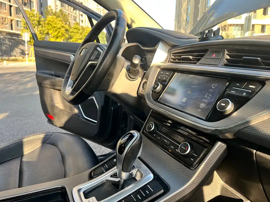 Geely Emgrand GS 2018 — фото 12