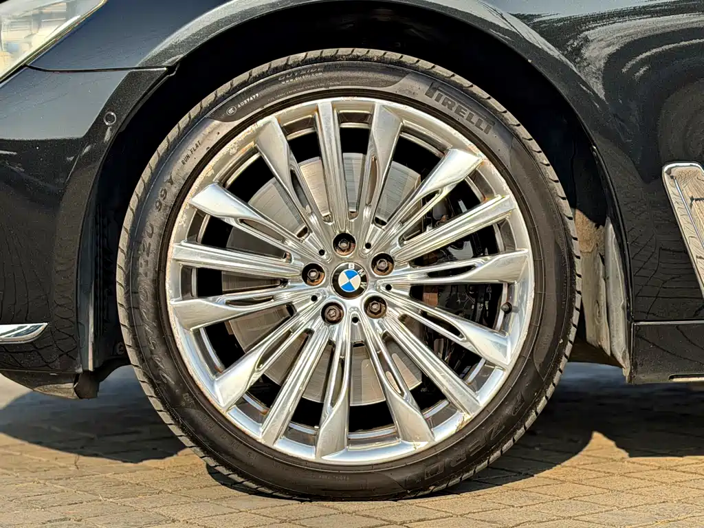 BMW 7 Series 2017 — фото 17