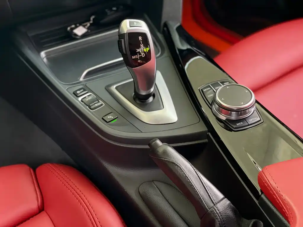 BMW 3 Series 2019 — фото 14