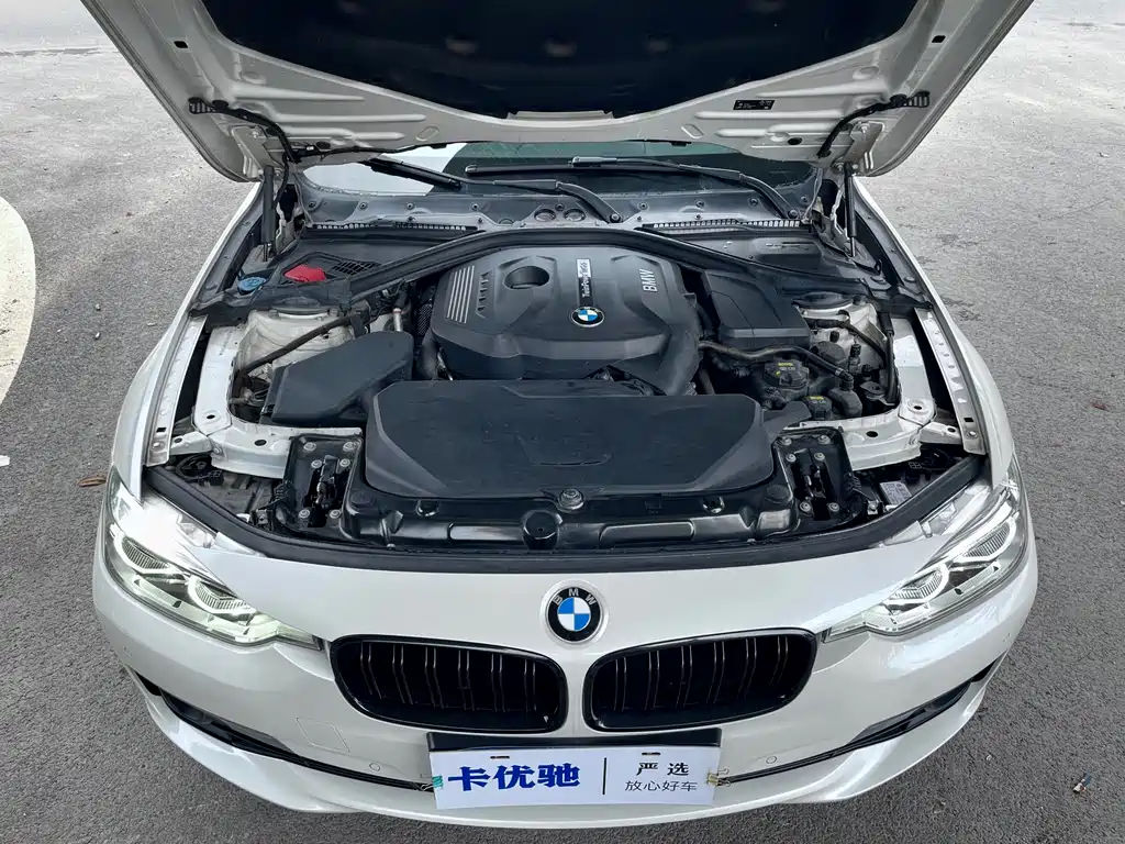 BMW 3 Series 2019 — фото 27