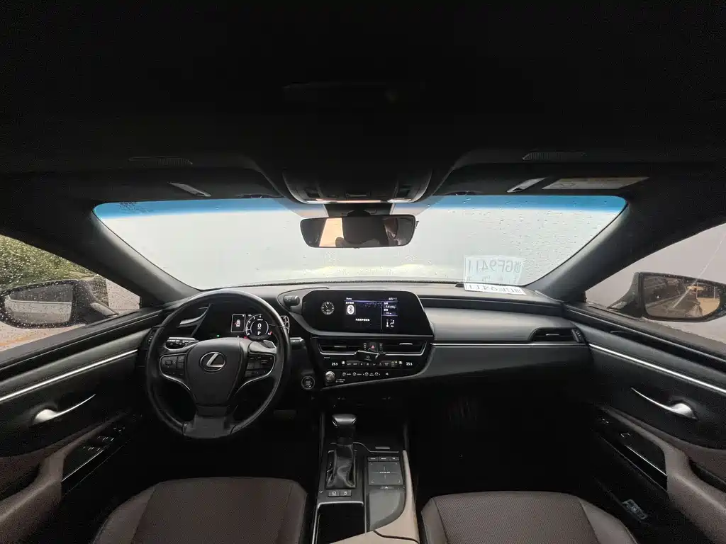 Lexus ES 2022 — фото 10