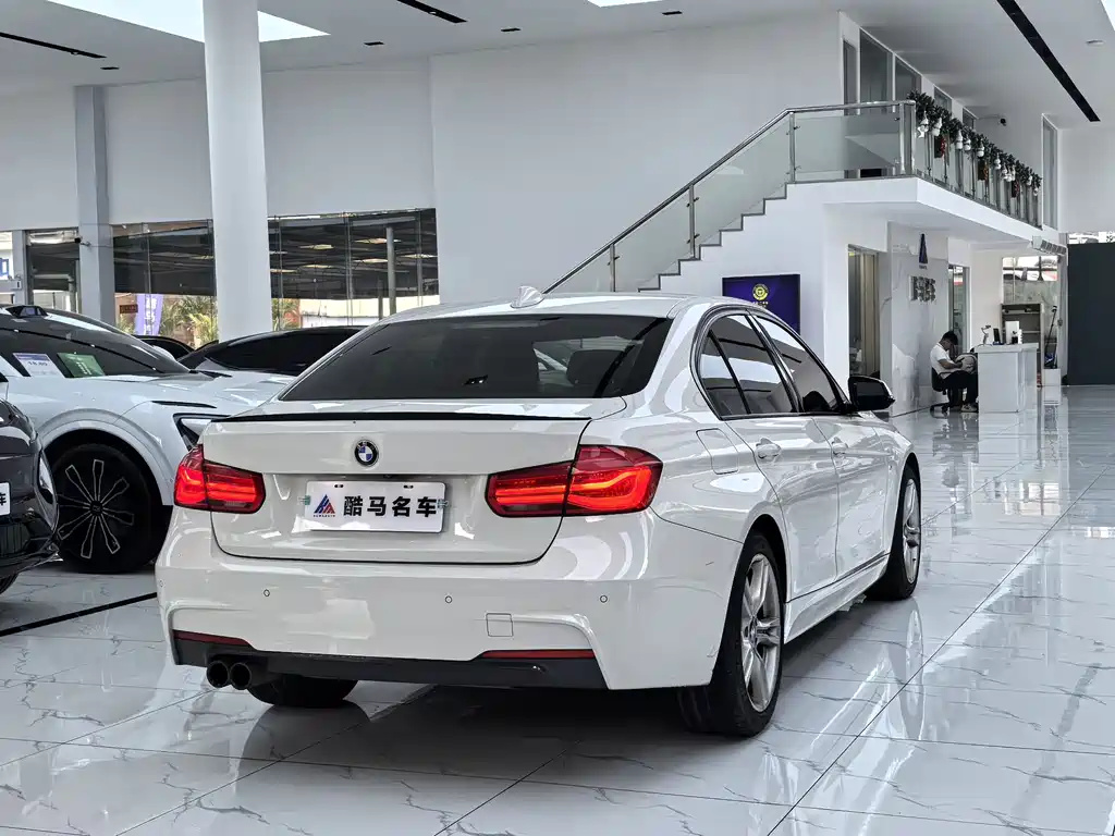 BMW 3 Series 2018 — фото 13