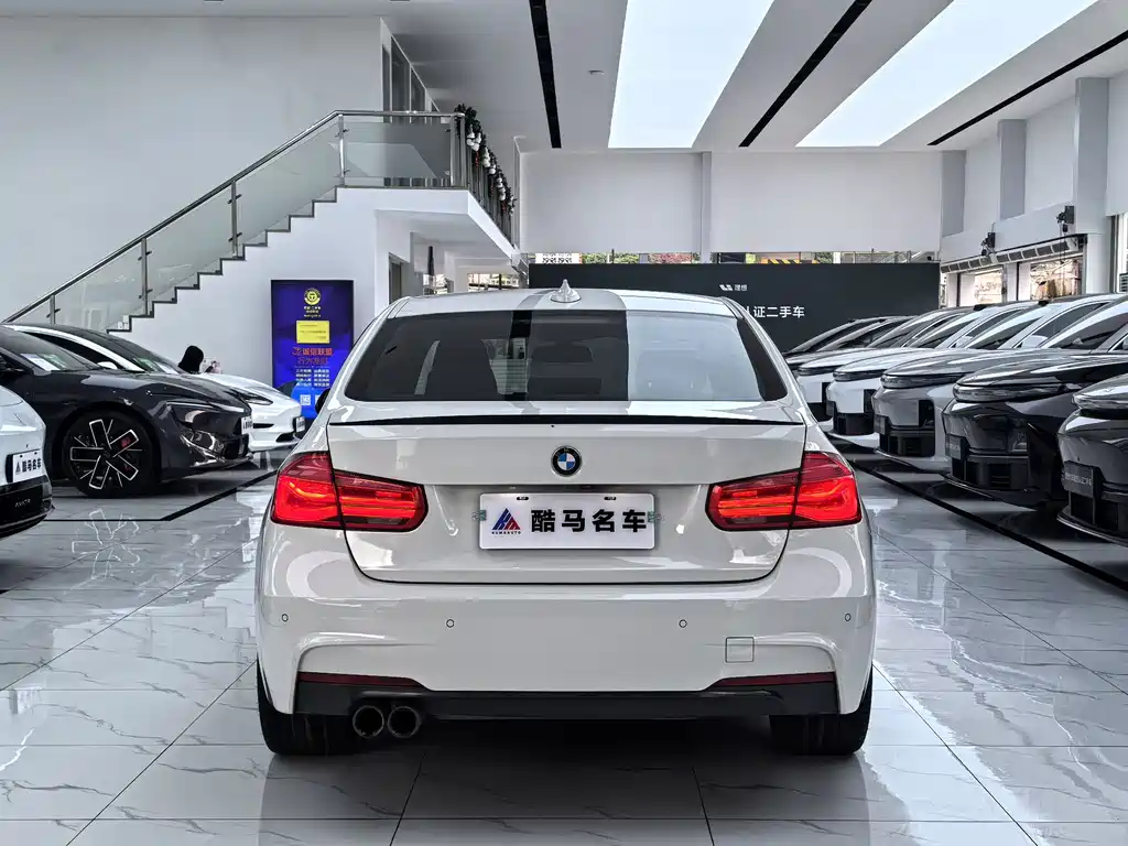 BMW 3 Series 2018 — фото 14
