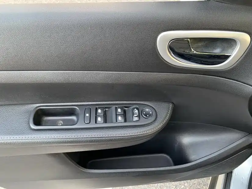 Peugeot 307 2015 — фото 10